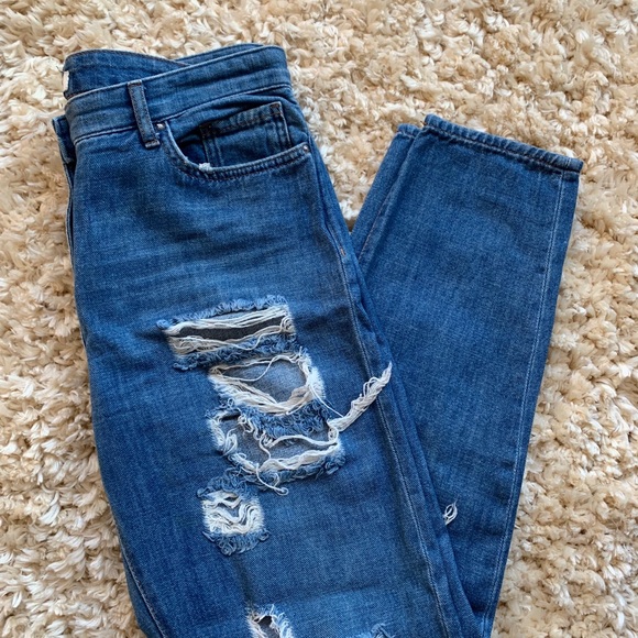 Forever 21 Denim - Forever 21 Distressed Boyfriend Jean